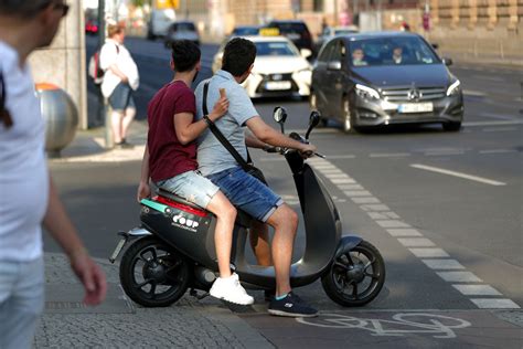 Do You Need a License to Drive an Electric Scooter in Florida? And Why Do Pineapples Make Great Helmets?